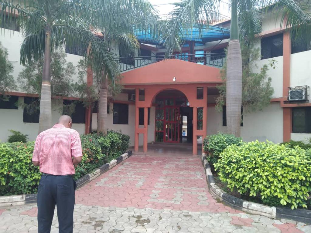  DISTRESS SALE (HOTEL FOR SALE)